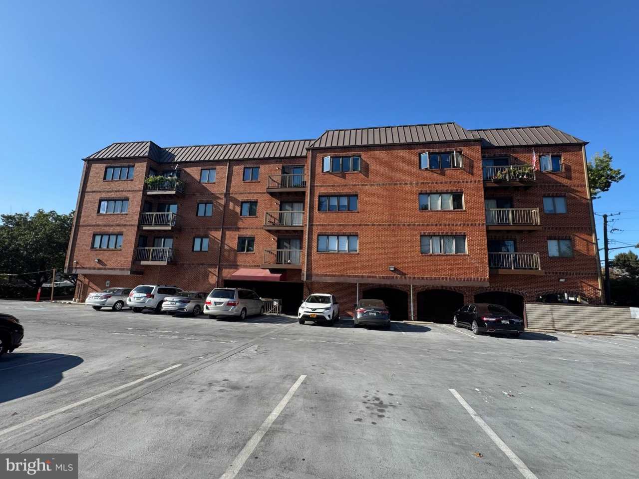 8 RUSSELL Avenue unit: 209