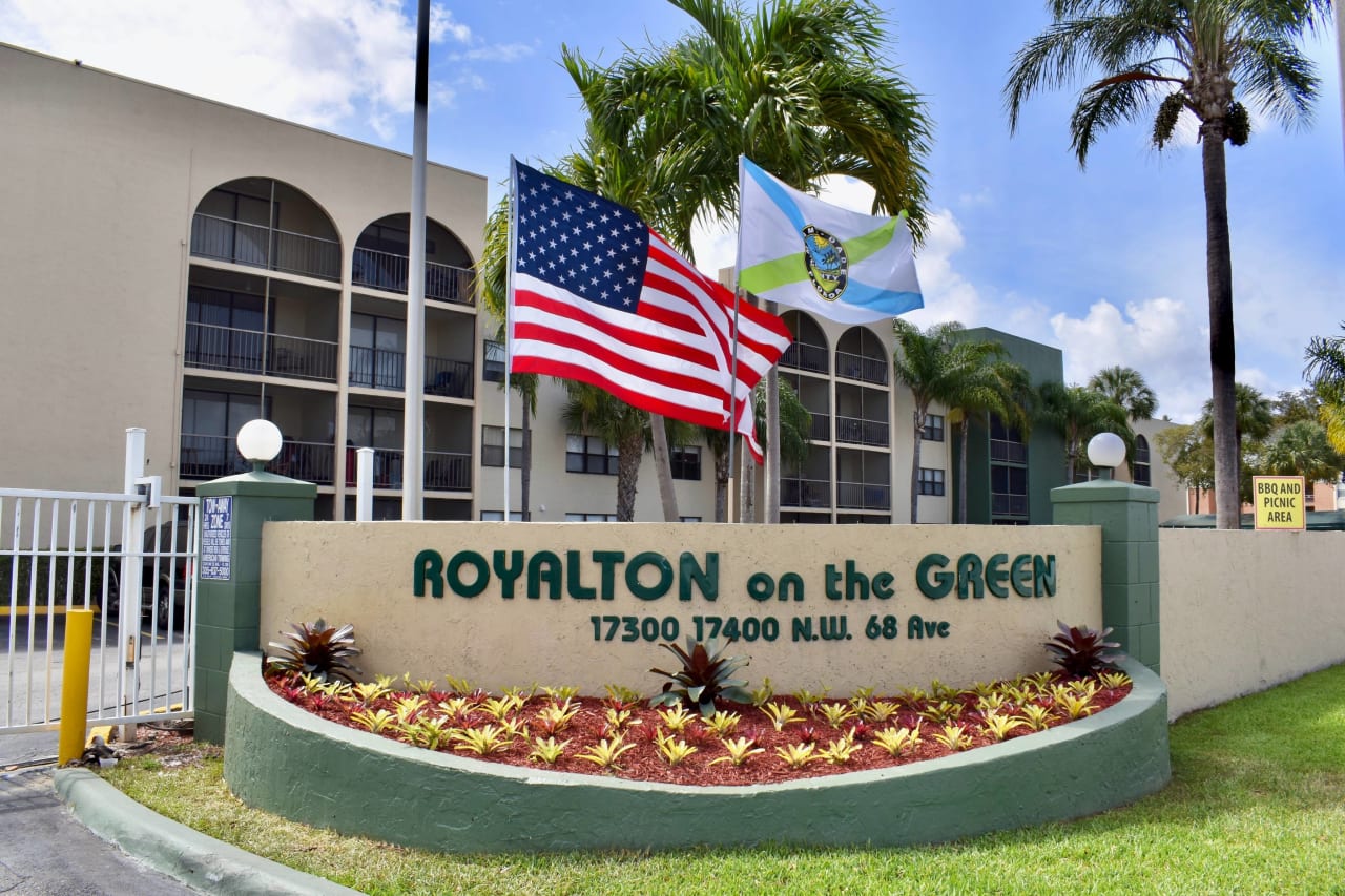 Royalton on the Green