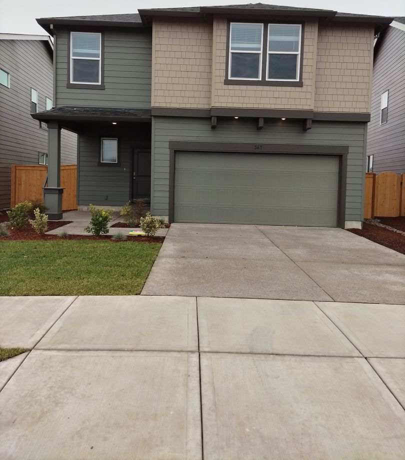 Newer home in NE Salem