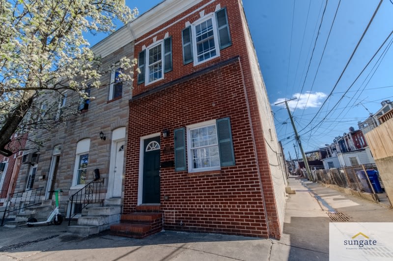 3401 Esther Pl