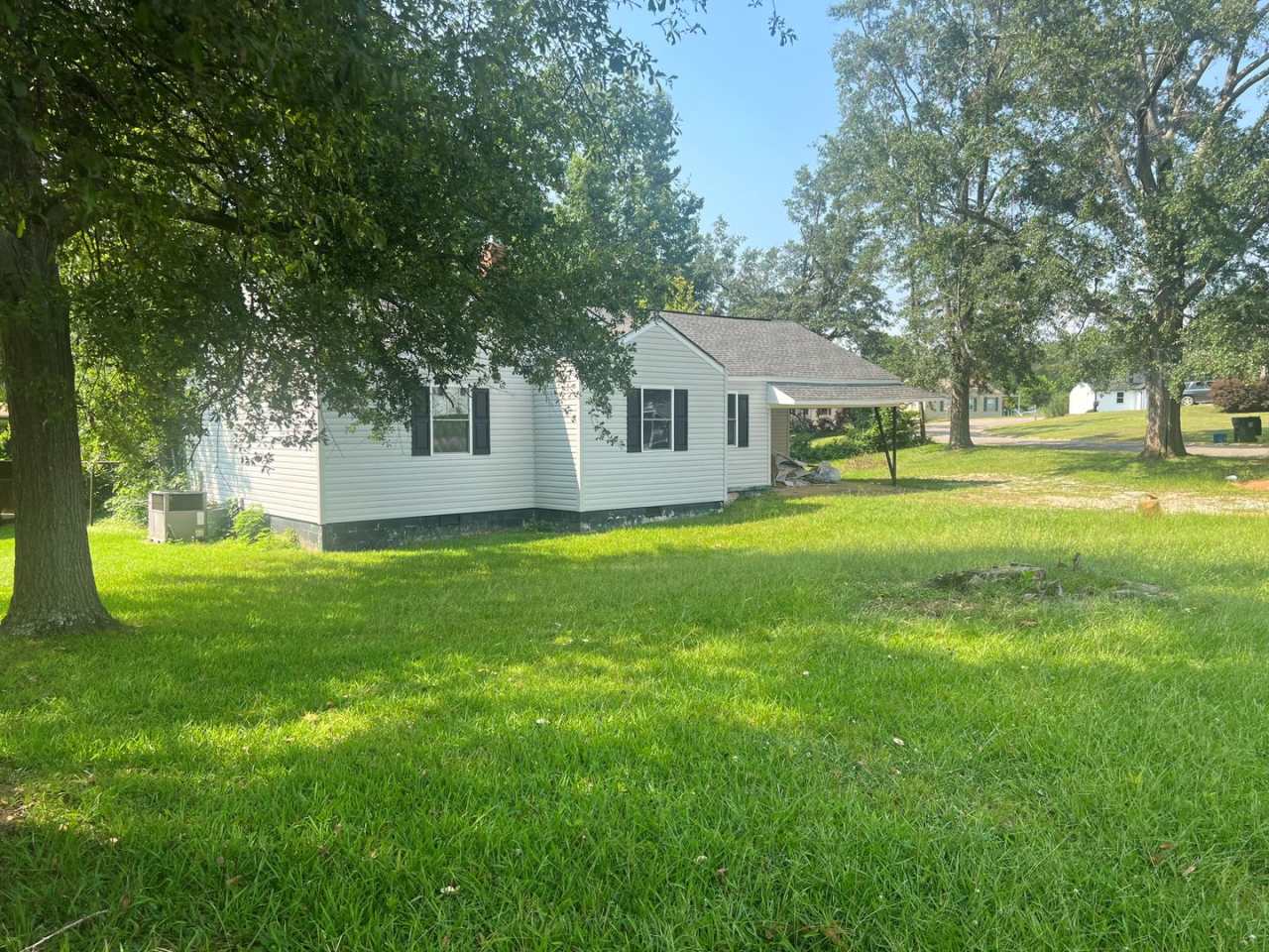 Nice 3 Bed 2 Bath Available Now!