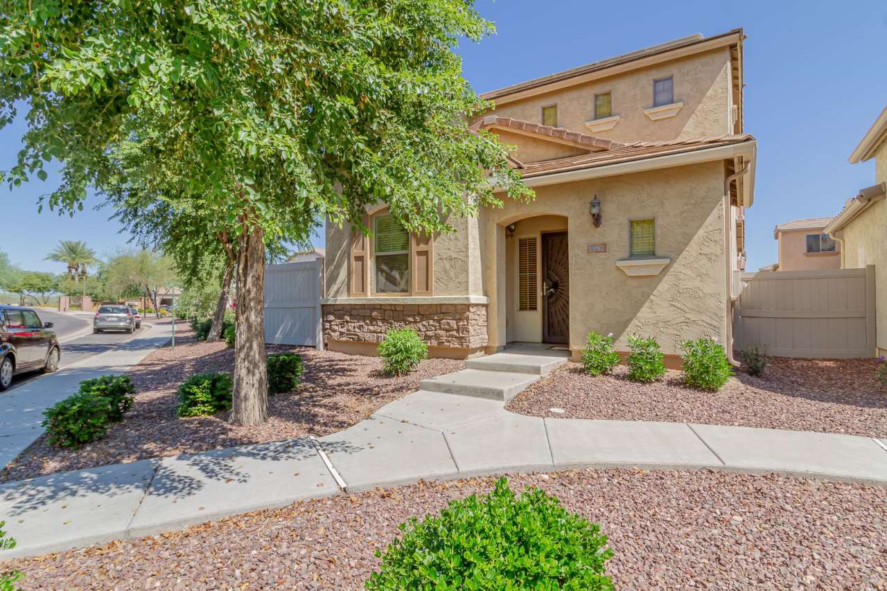 Check Out This Bright  Cheery Home