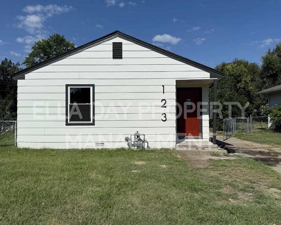 123 North Tracy Street