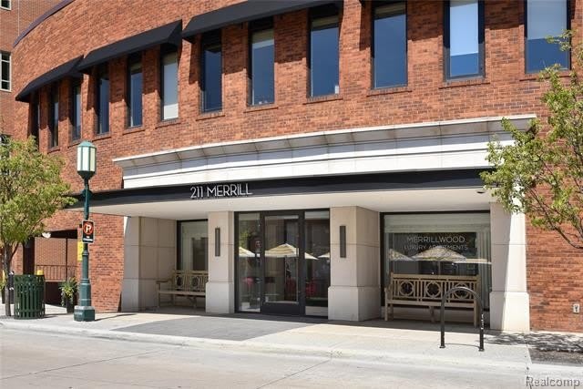 211 E Merrill Street