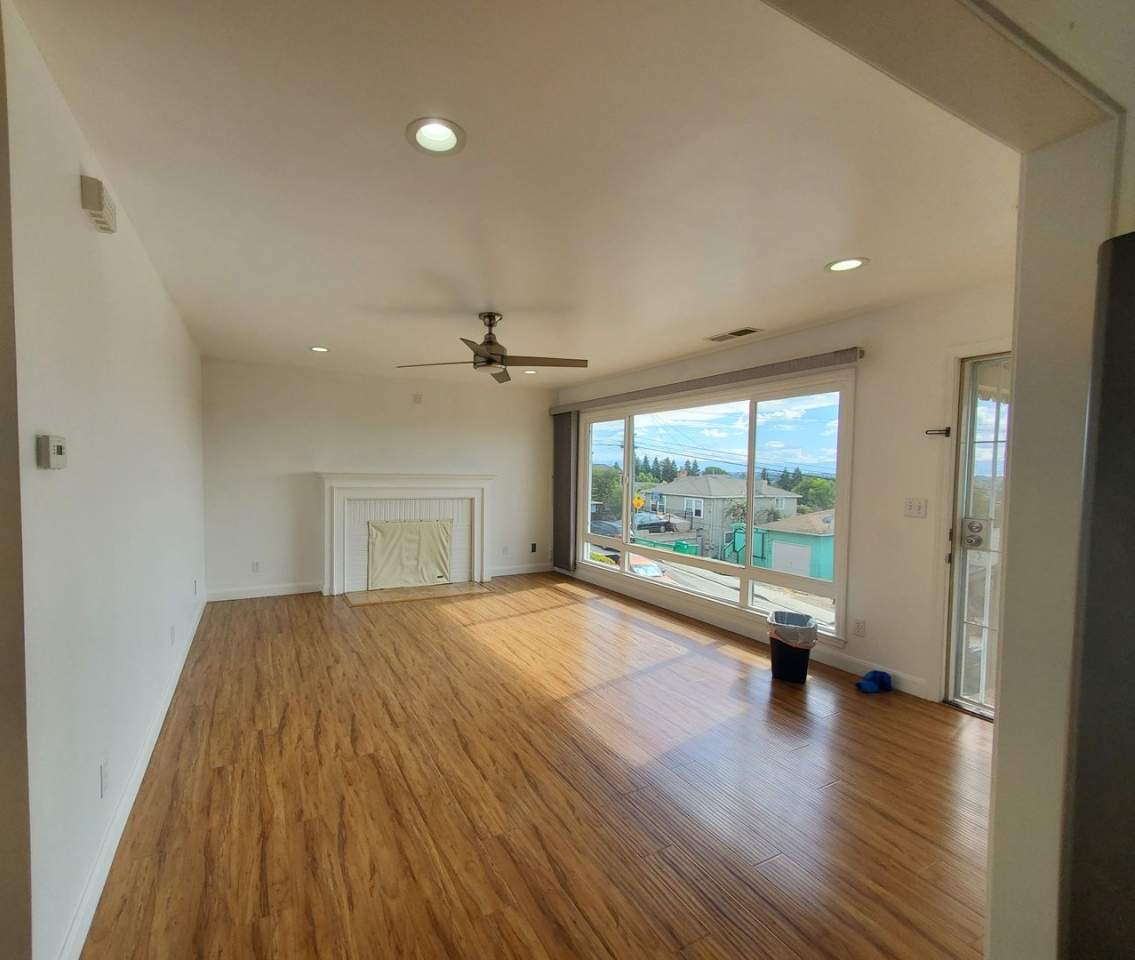 3 Bed 2 Bath with Great Views in San Leandro For Rent!!