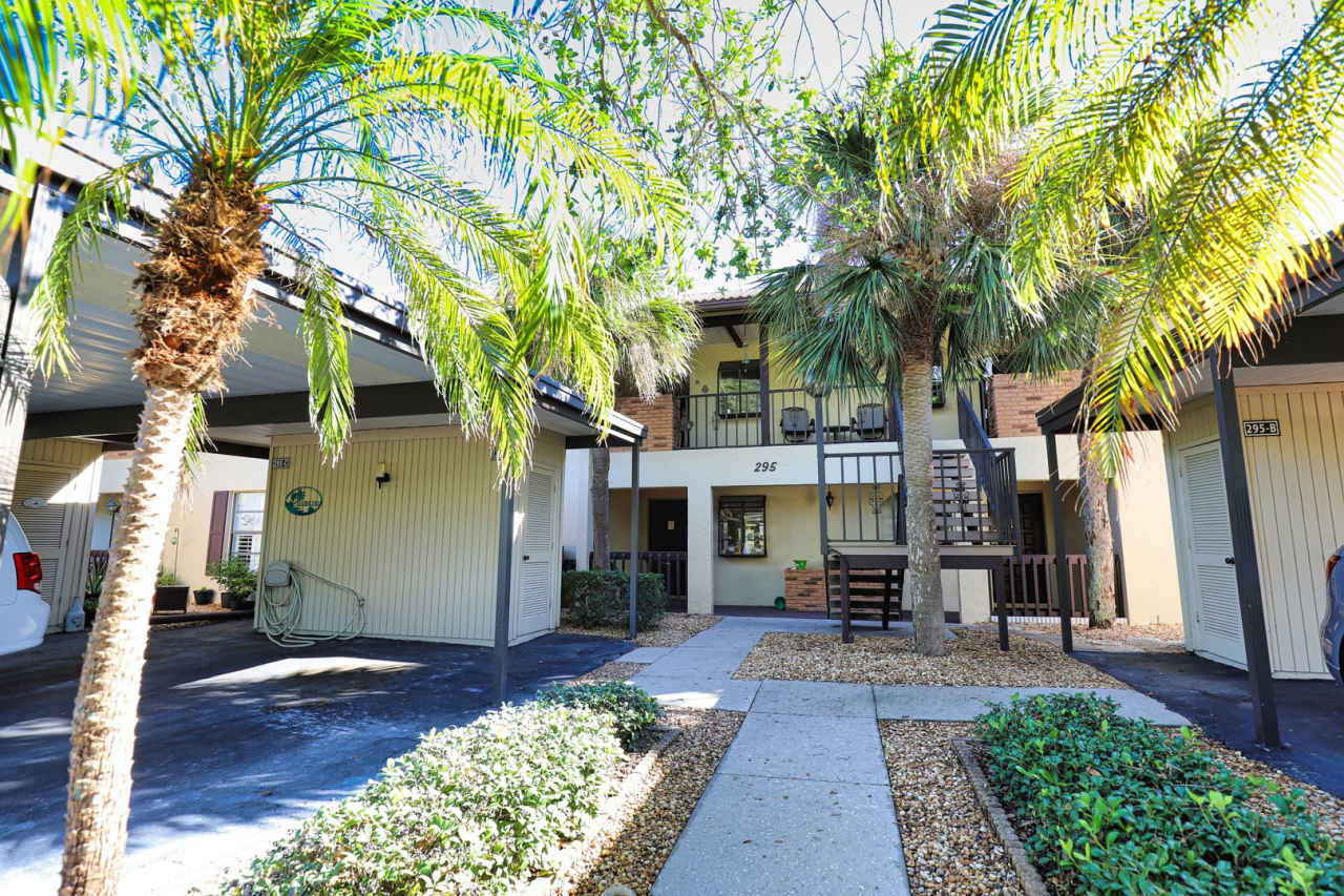 Seasonal Short-term 2-Bedroom 2-Bathroonm Condo located at Mission Lakes!