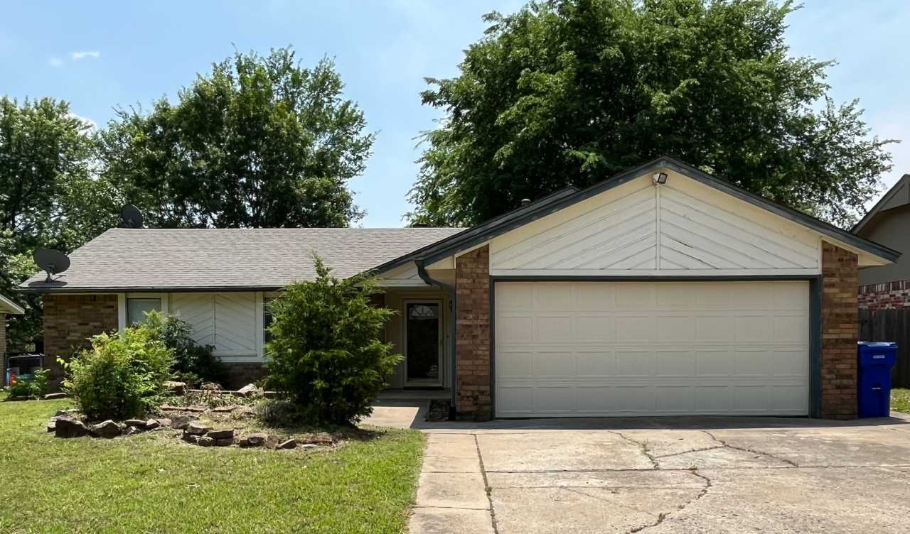 Peaceful 3 bedroom house in Broken Arrow!