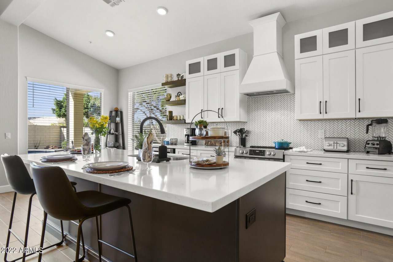 7435 E RUSTLING Pass