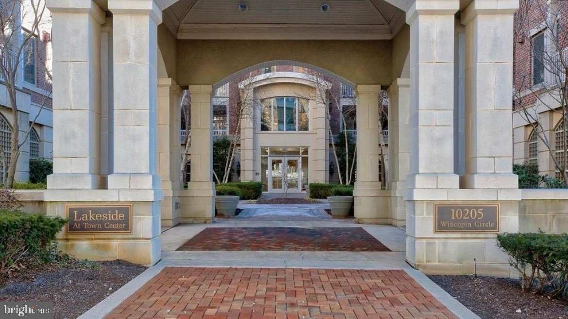 10205 WINCOPIN Circle unit: 302