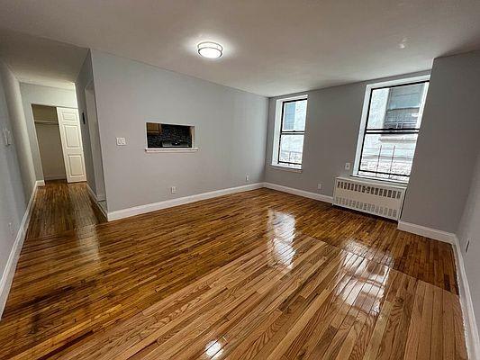932 Bronx Park South