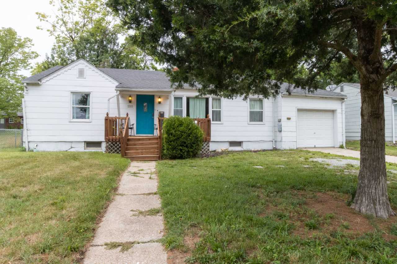 Welcome to 1311 Paris Road: Your Cozy Haven in Central Columbia's Arcade District!