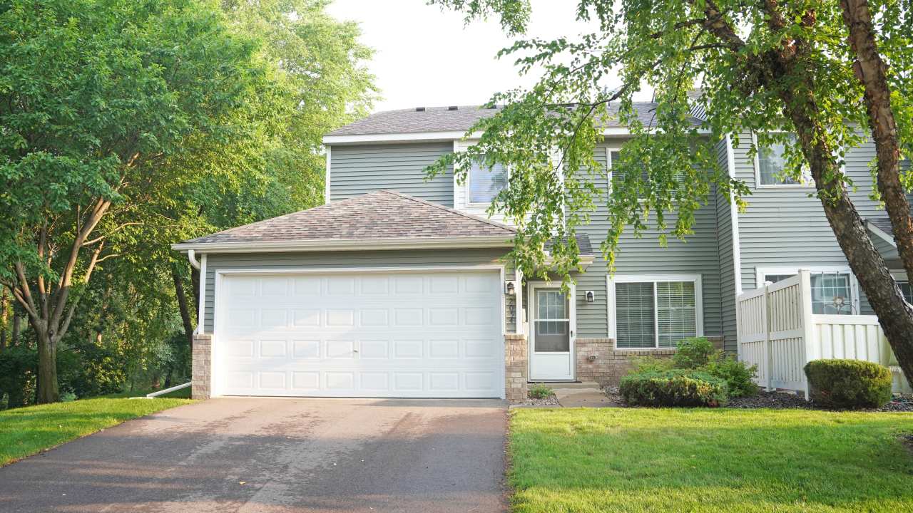 2054 Gresham Avenue North