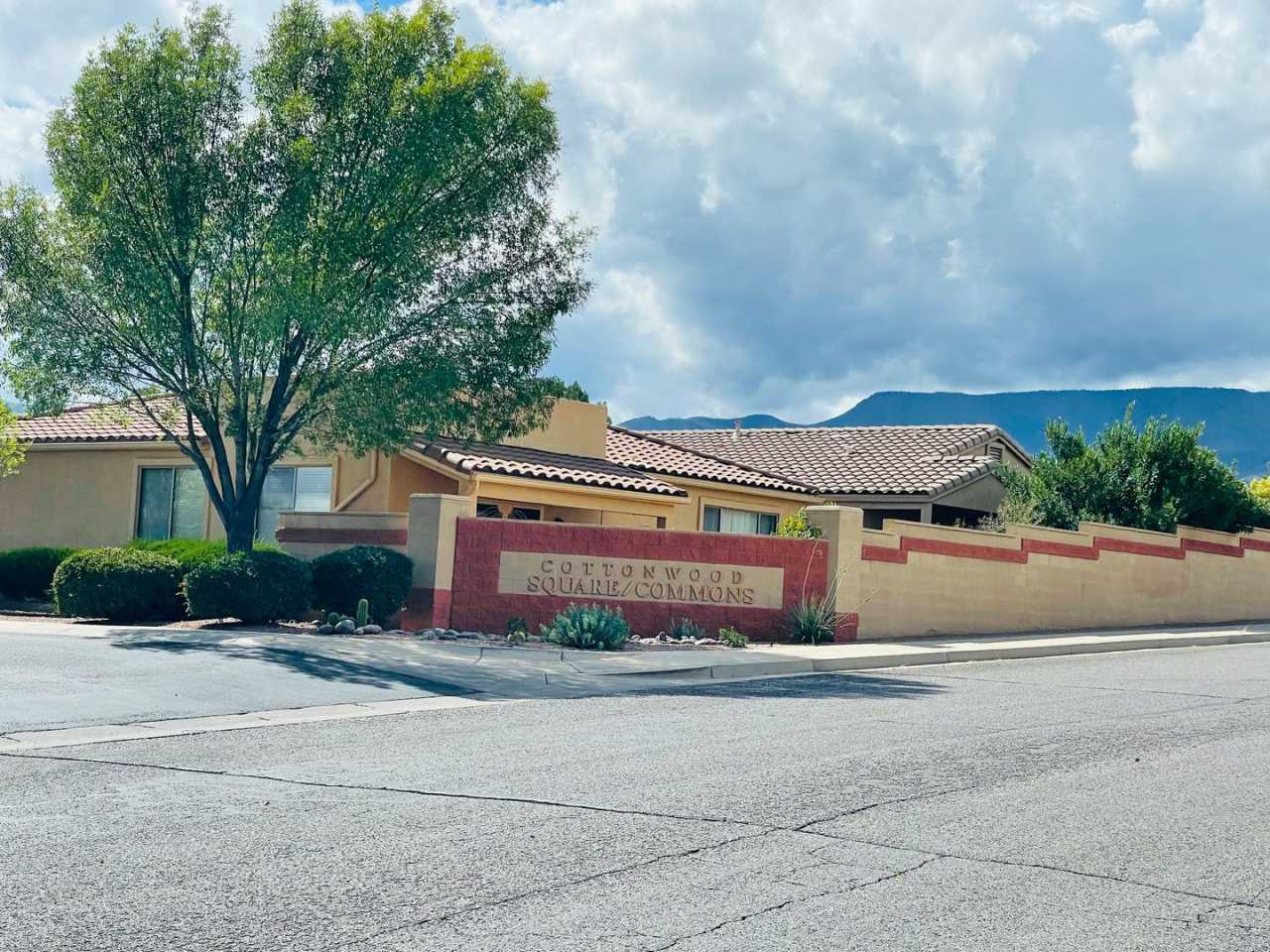 Cottonwood Square/Commons MOVE-IN SPECIAL