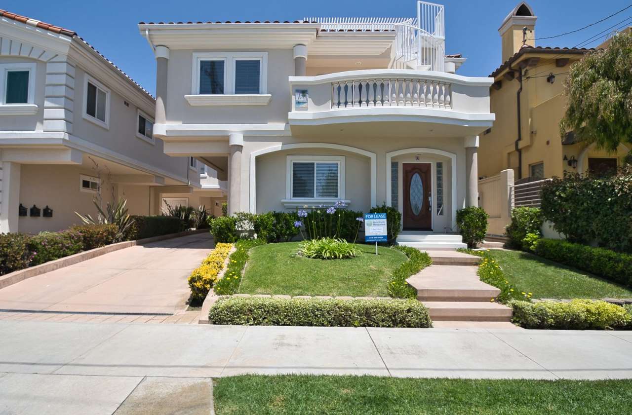 Ocean View 3 Bedroom Like-New Townhome in South Redondo