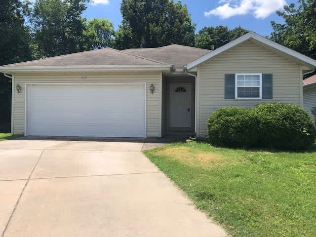 3 Bedroom 2 Bathroom close to Missouri State University for $1250!