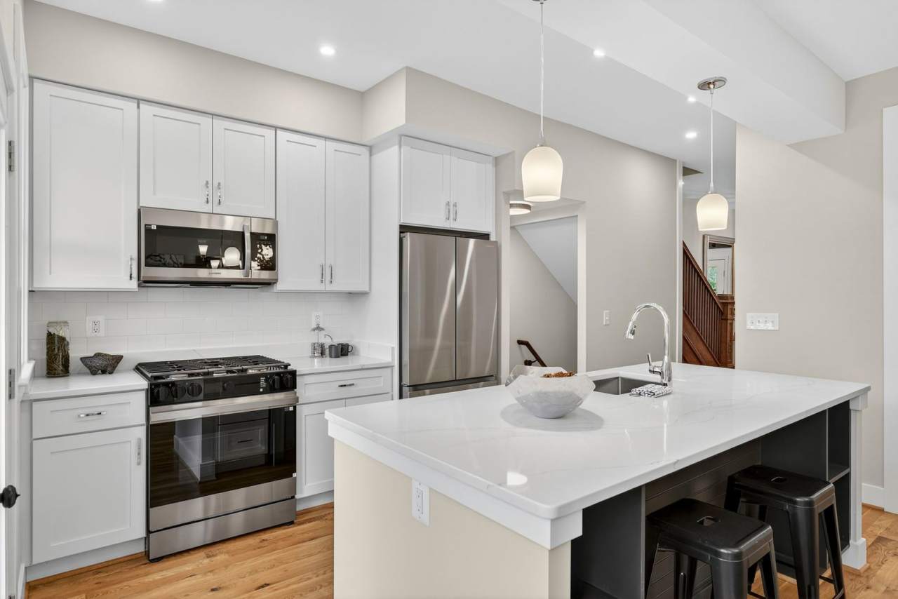 Renovated Hill East 3BR Near Metro + Parking