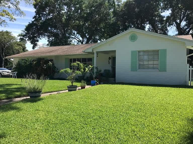 700 Lindenwood Circle East