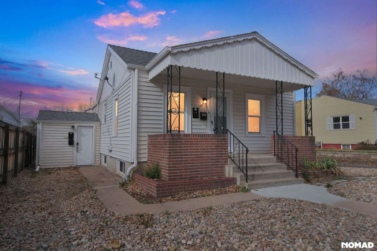 Charming 2BR duplex in Englewood with RV parking