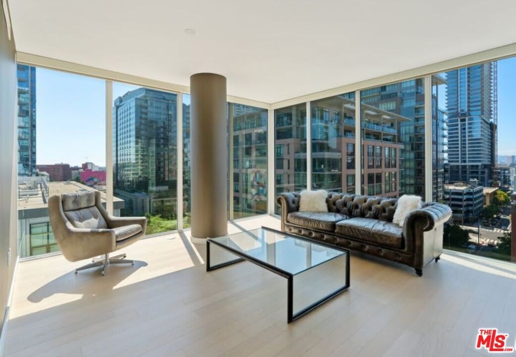 1050 S Grand Ave unit: 1001