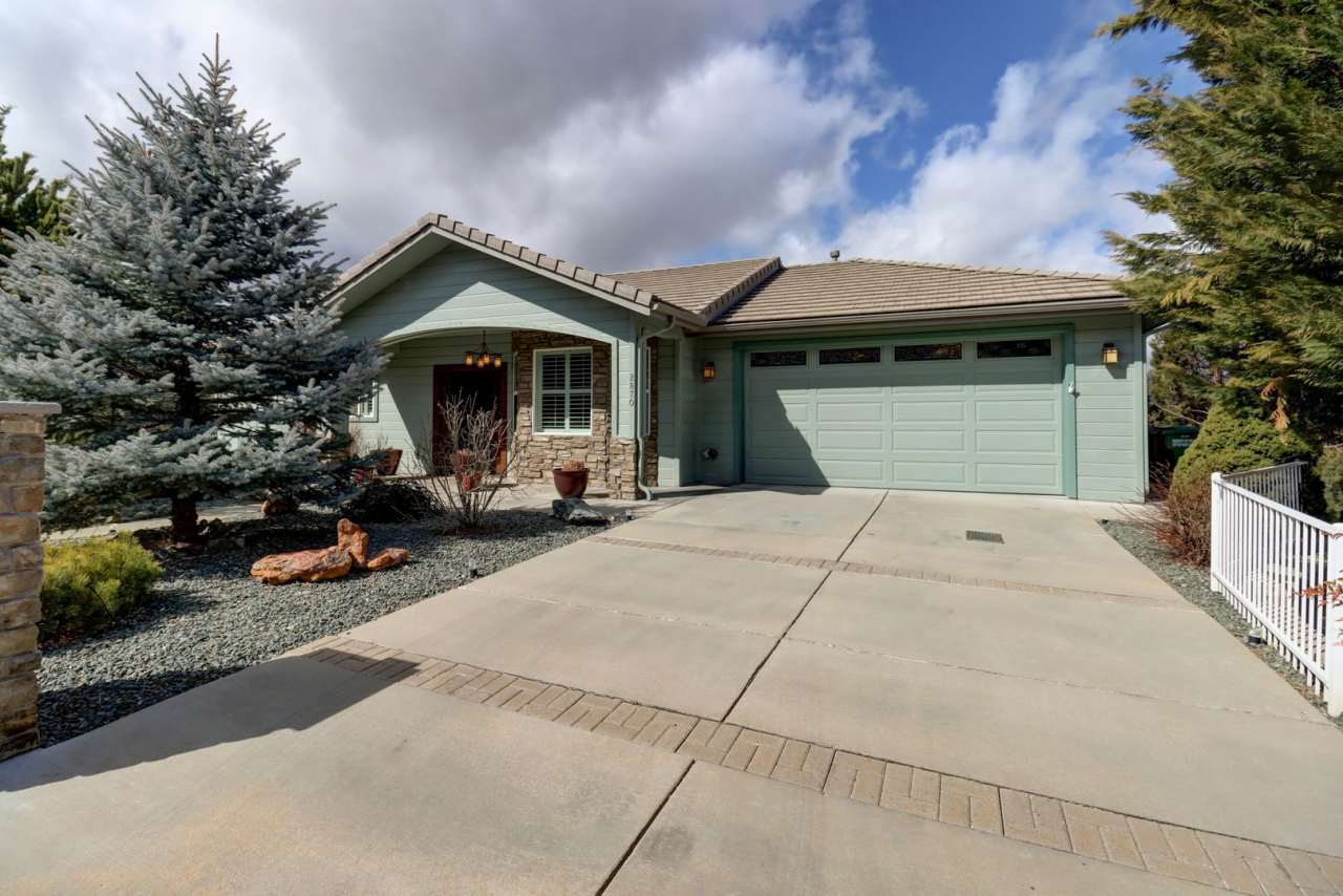 Incredible Home with Lake Views!