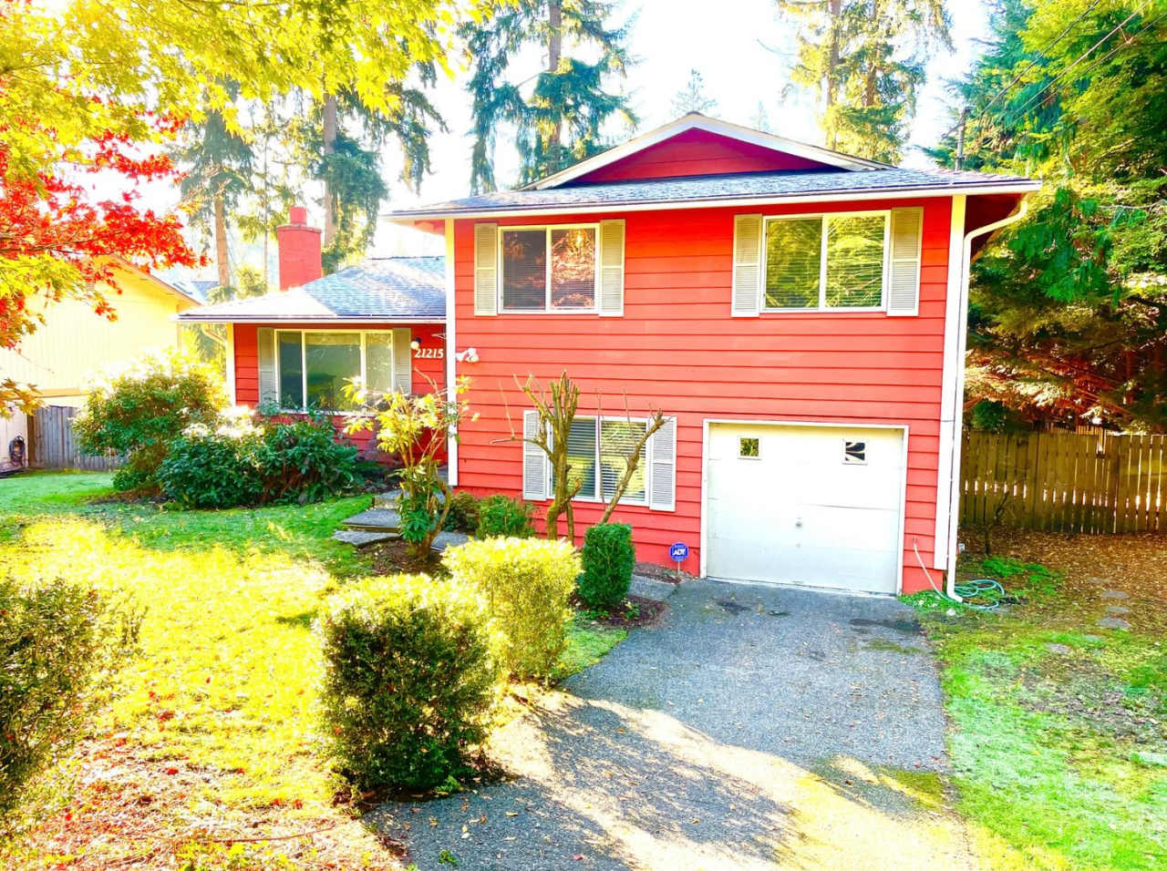 ***MOVE IN SPECIAL!!!*** Freshly Remodeled 3-bedroom home in Sammamish