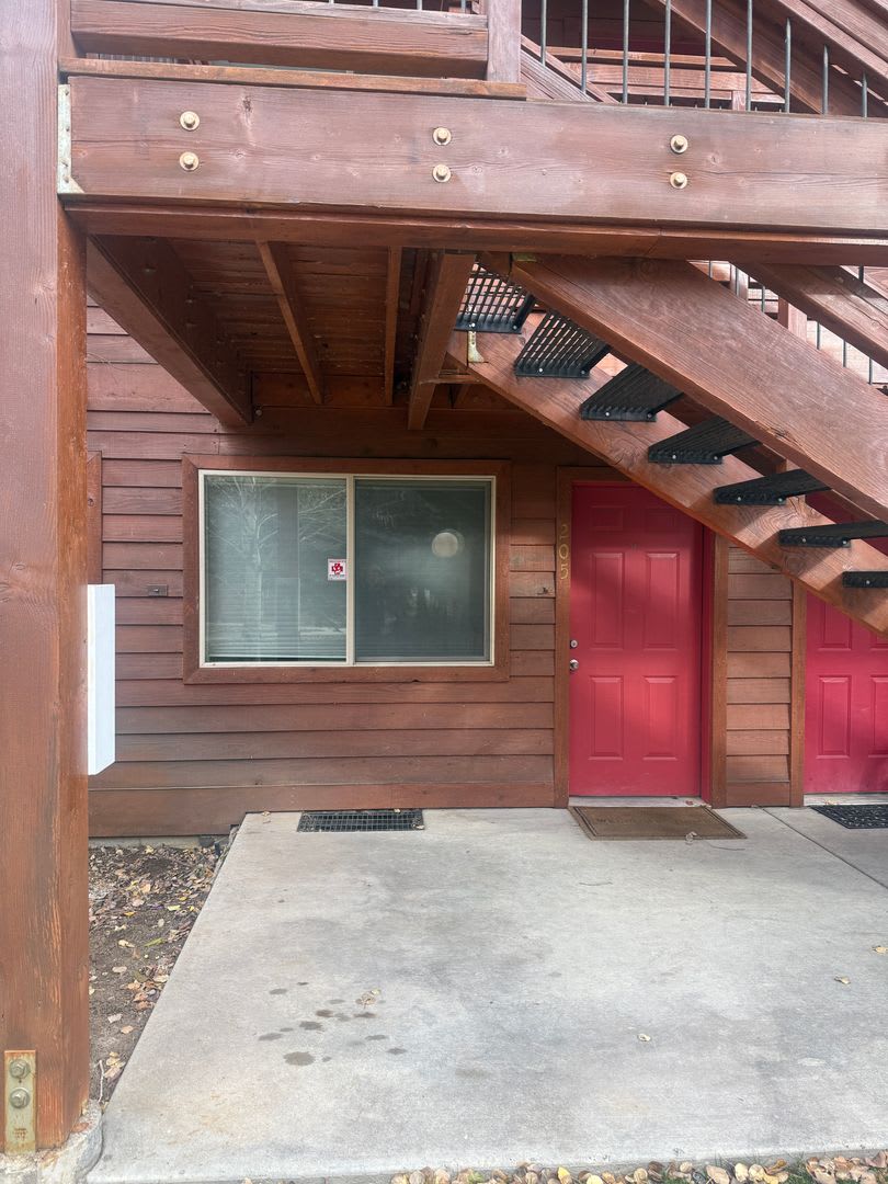 Ground Level Ponds Studio - Partially Furnished Unit