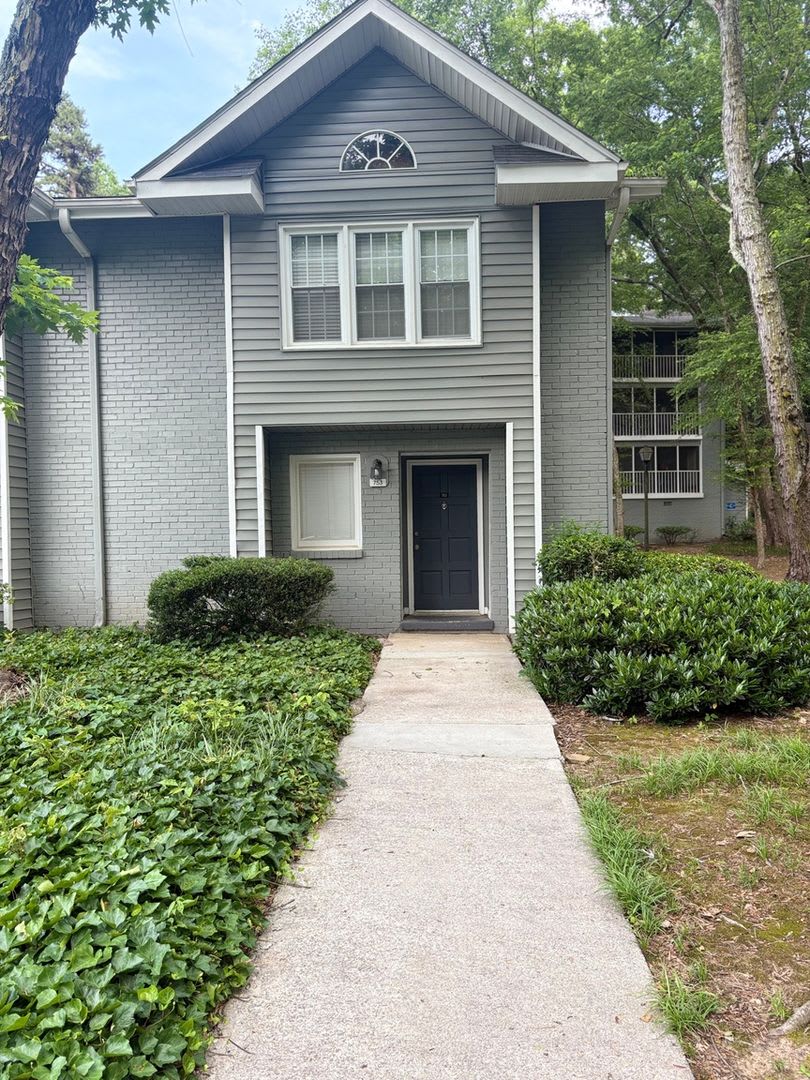 Charming 2BR Townhome in Atlanta