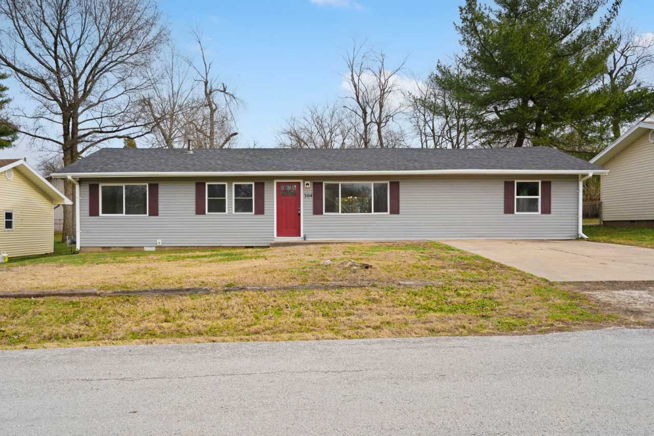 Newly Remodeled | 4 Bedroom | 3 Bathroom | 2 Ensuite's | Nixa, MO School District!