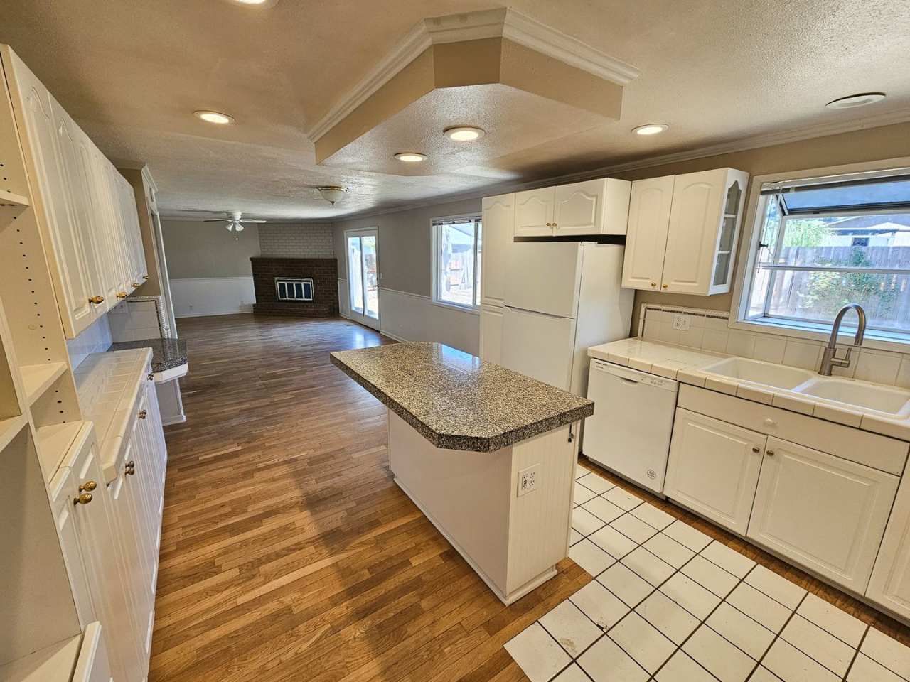 RENT SPECIAL: $1,000 Off First Full Month's Rent With One Year Lease! ~ 49th Ave 538