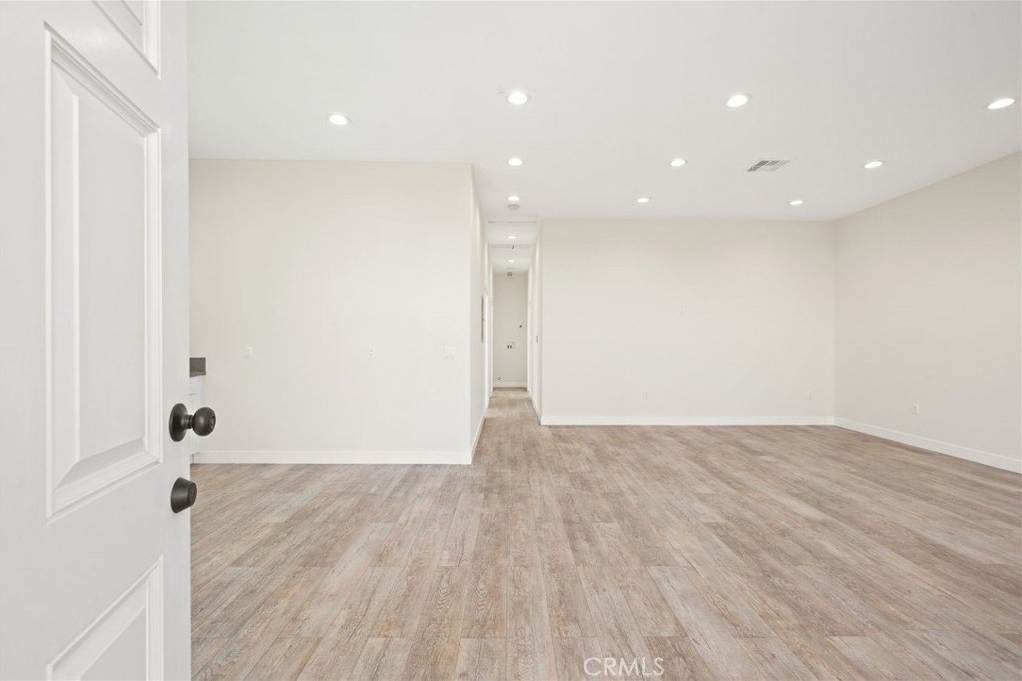 10433 Hayvenhurst Avenue