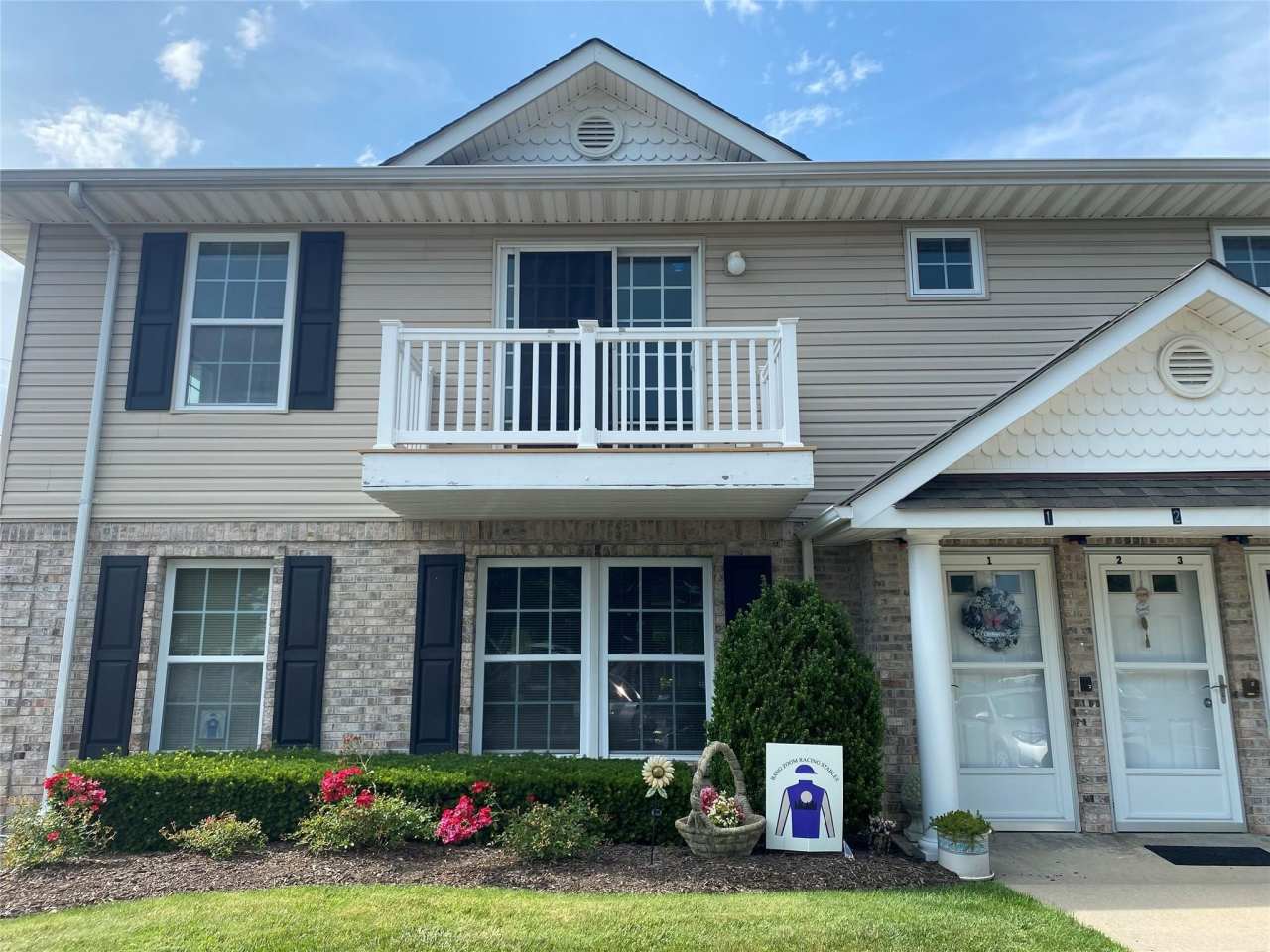 594 W Montauk Highway