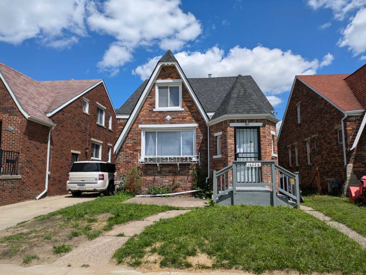 16226 Woodingham 3 bedroom/1 bath Bungalow with formal dining room located in Fitzgerald