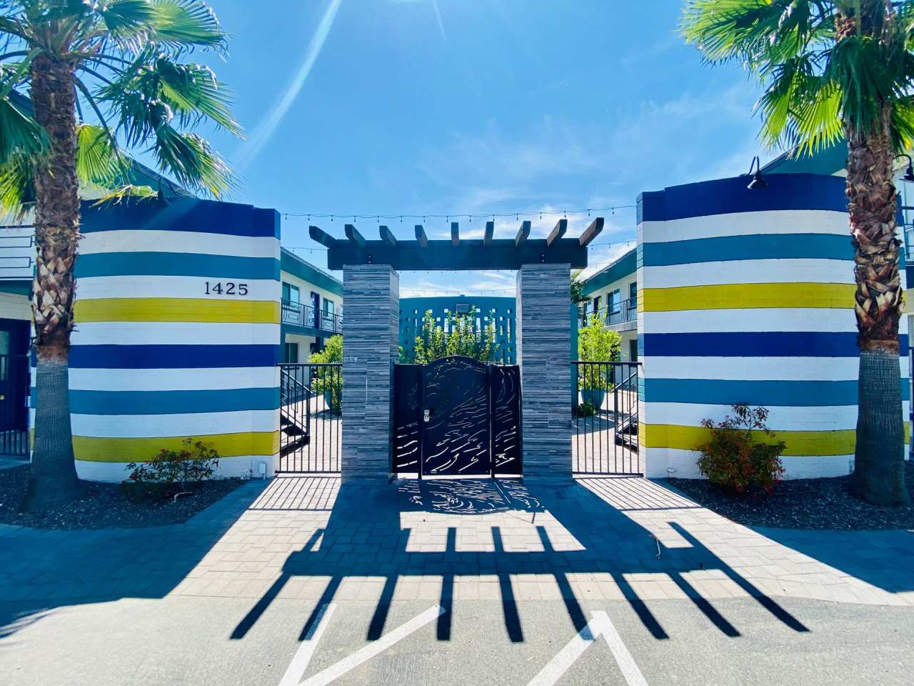 1 and 2 Bedrooms Great Location with Community Pool and Onsite Laundry! 1/2 of Mile from U of A