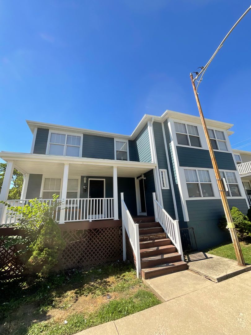 ***AVAILABLE AUGUST 2026**** 5 Bed 3 Bath house downtown