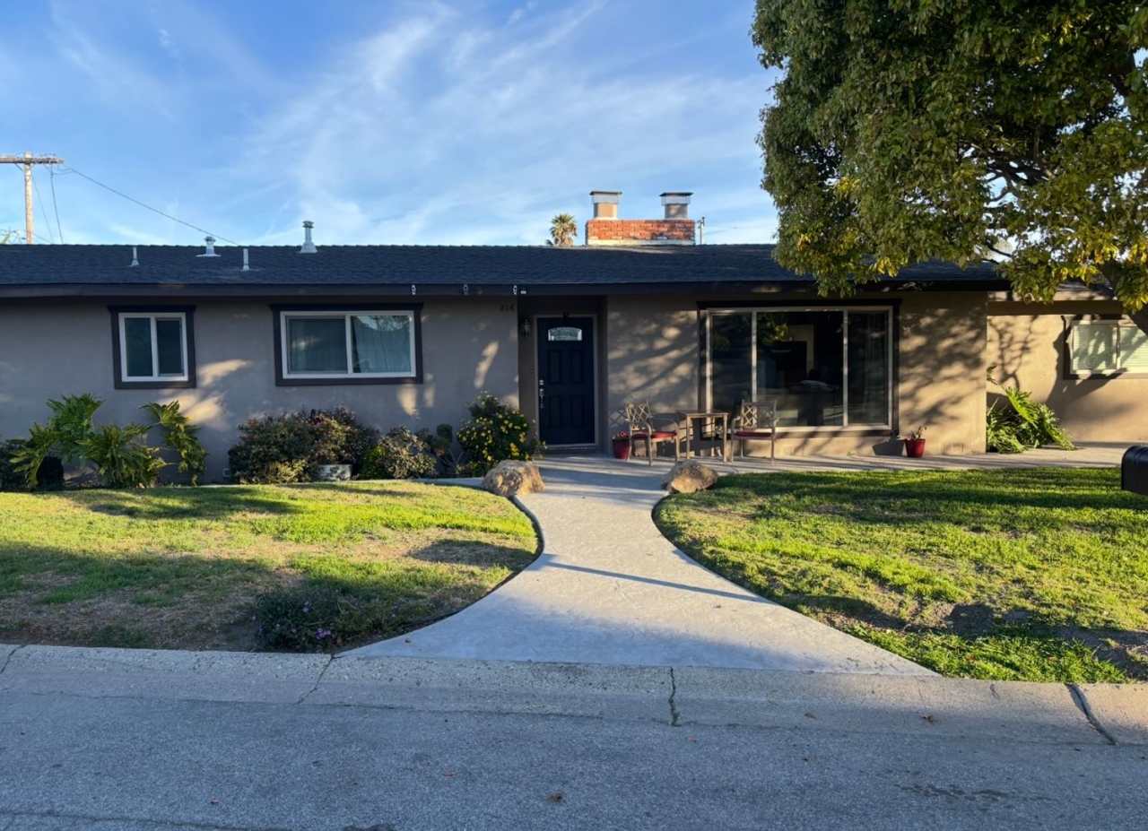 Beautiful 4 Bed, 2 Bath House on Large Corner Lot