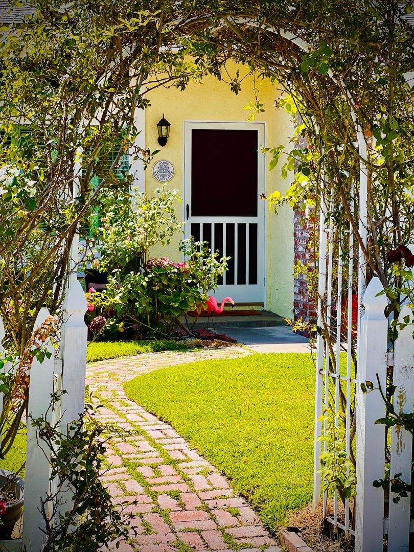 LAKE ACCESS!! Beautiful 4 bedroom 2 bath House, adorable front/back yard