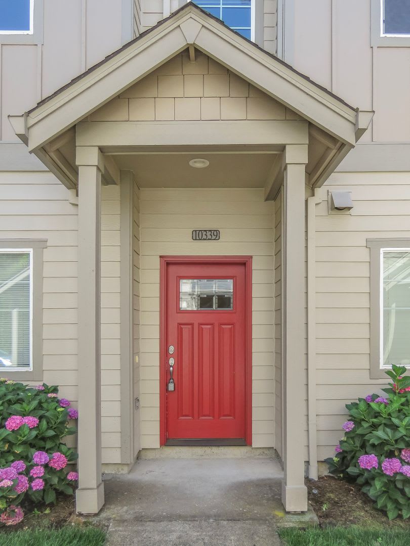 **No Rent Until January !! 2 Bedroom Townhome Available Now !! Inquire today for tour !