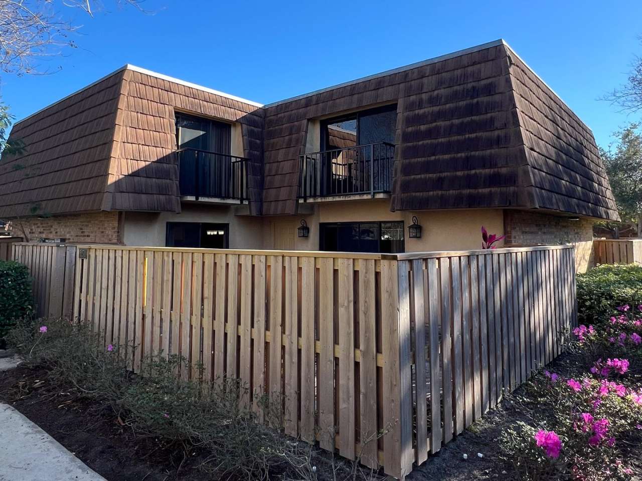 Two-Bedroom 2 story townhome- Prime location off Conroy near Millenia!!