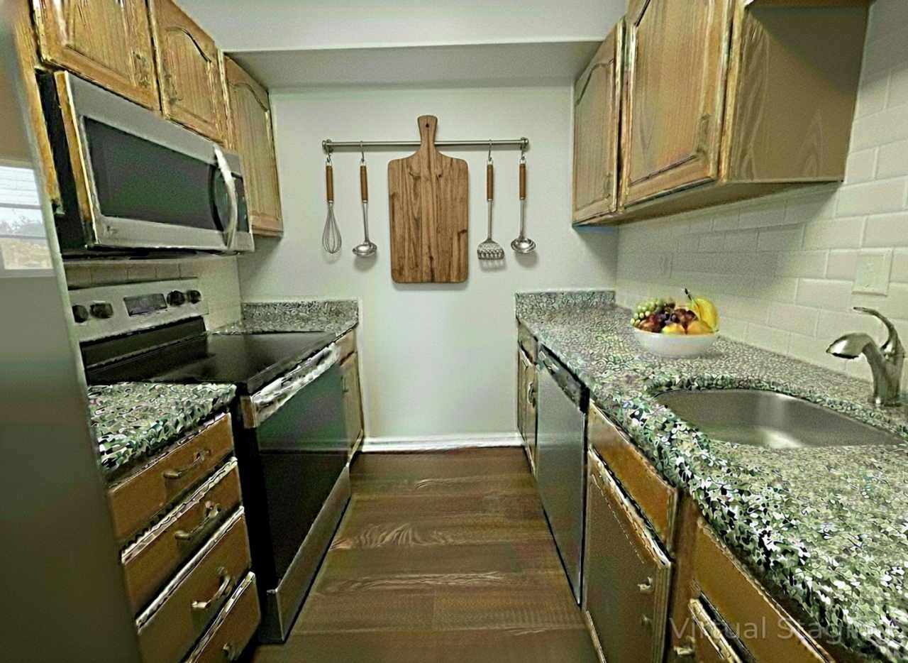 Price Reduction - Spacious 3 bedroom 3.5 Baths 2 Home Offices/Non Conforming Room 2 Car Garage in Branson MO