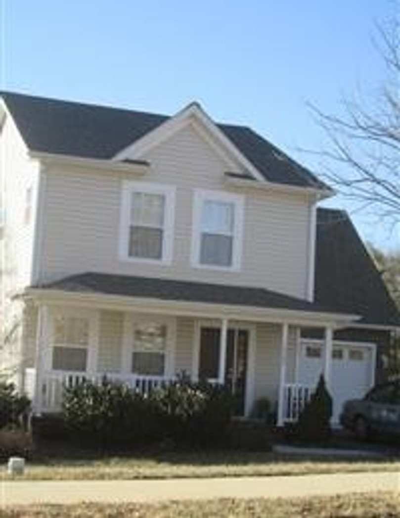 3 Bedroom 2.5 Bath House with 1 Car Garage