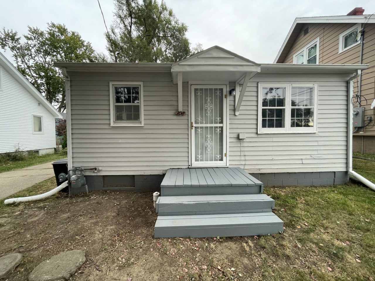 Updated 1 Bedroom Home - Washer-Dryer Included!