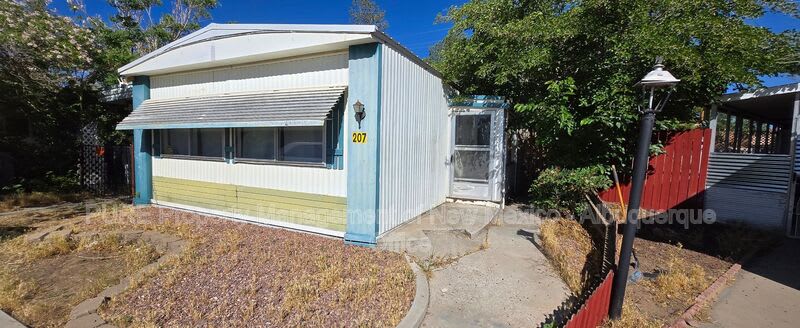 207 Buena Vista Ct SE