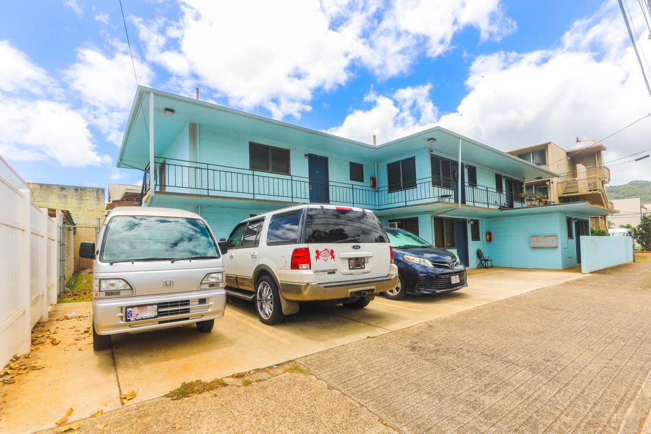 Mo'ili'ili/University - Isenberg St - 1 Bdrm/1 Bath - $1,250