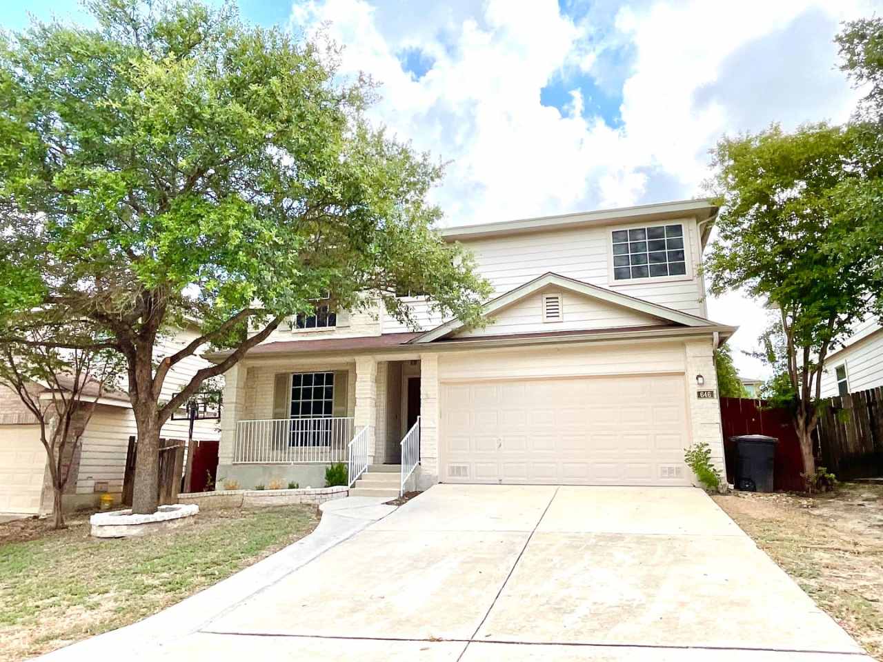 **MOVE IN SPECIAL** Two Story 4 Bedroom / 2.5 Bath Home w/ Community Park  Pool!