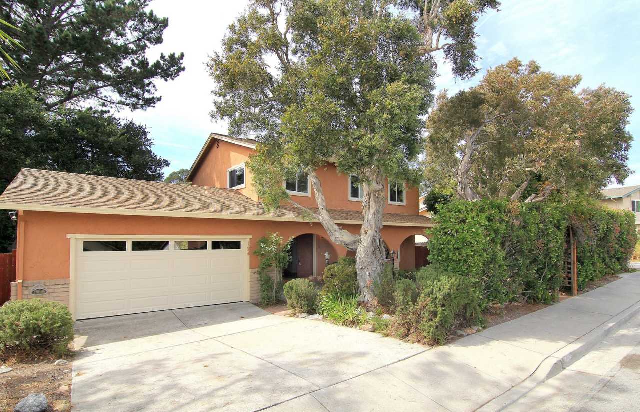 Upper Westside Santa Cruz - 4 BR, 2.5 BA house on cul-de-sac for rent.