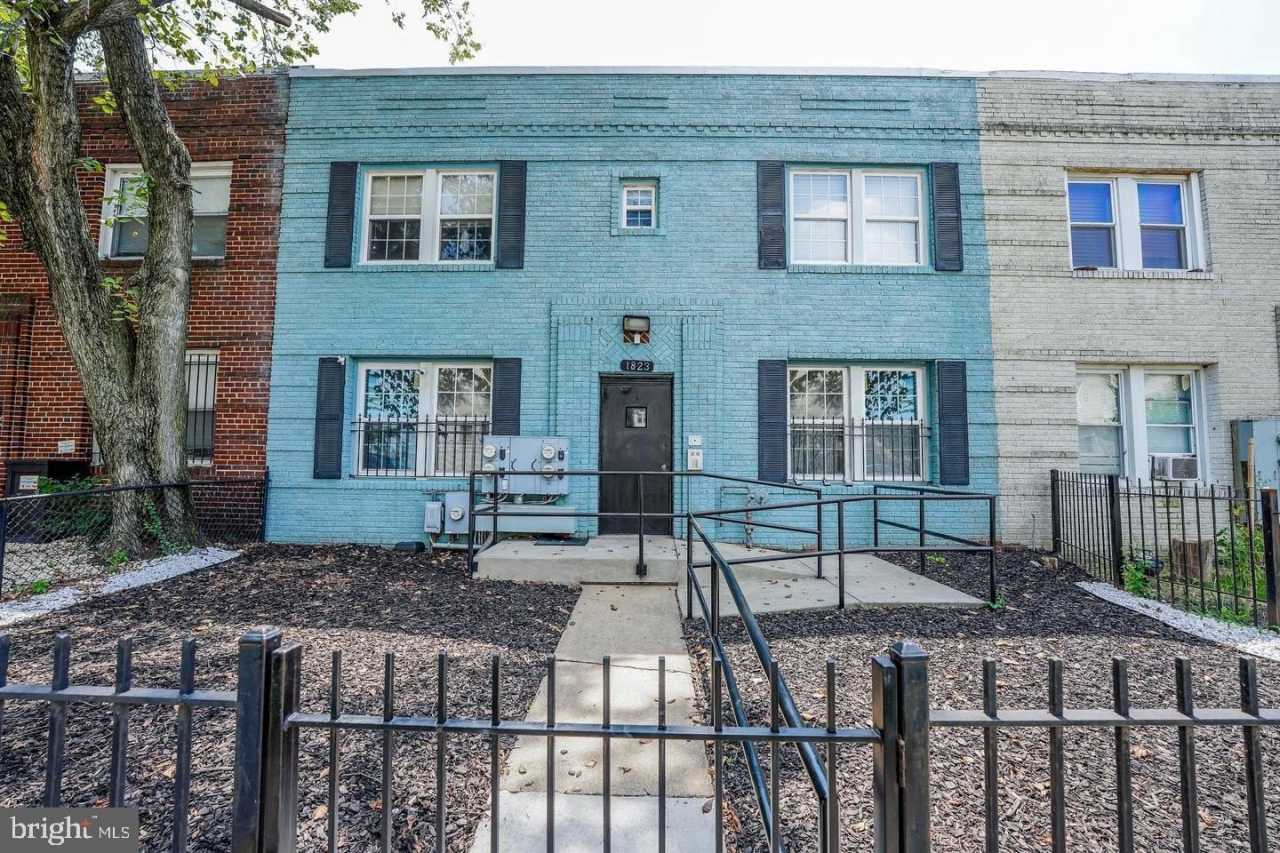 1823 H Place NE unit: 3