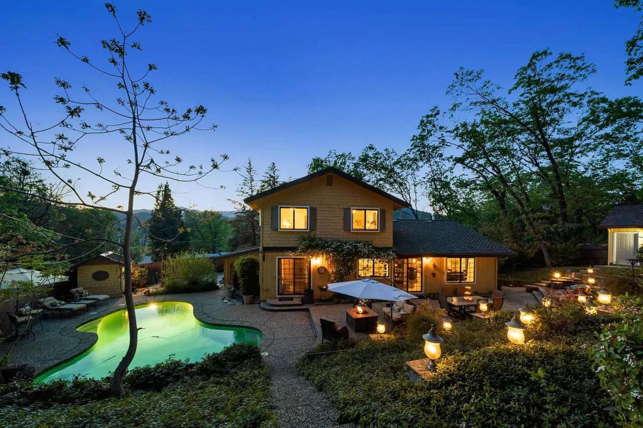 **MOVE IN SPECIAL $500 OFF FIRST MONTH!** LARGE 4 BED 4 BATH HOUSE WITH POOL AND HOT TUB