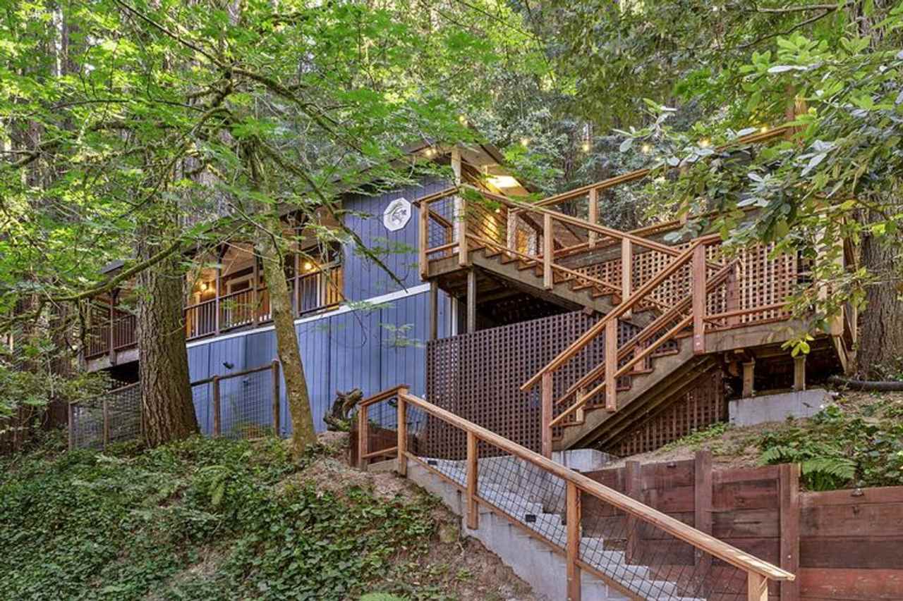 Fully furnished hillside 2 bedroom., 2 bath home among Redwood and Pine Trees, large covered porch, modern interior, deck