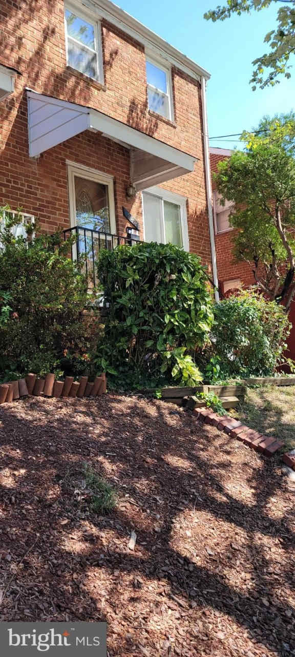 744 HILLTOP Terrace SE