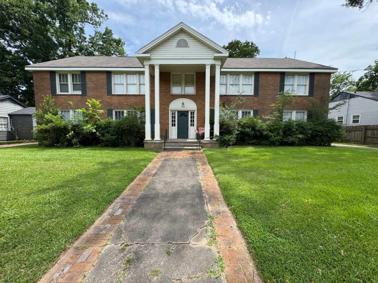 2 Bedroom, 2 Bathroom unit in rare Broadmoor Four-plex.